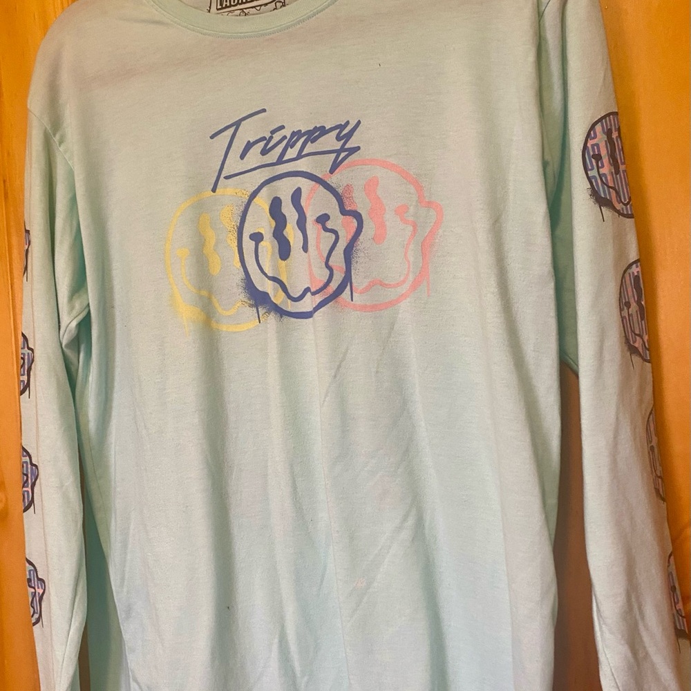 Fresh Laundry Trippy Long Sleeve Shirt with Graphic Design Size Large never worn